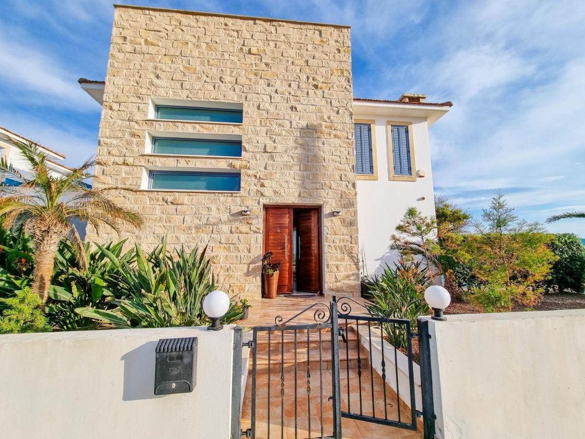 Villa Marina in Ayia Thekla with Heated Pool - Ferienwohnung Agia Napa