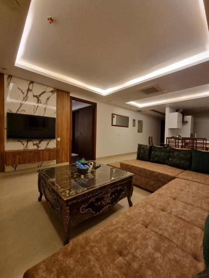 B&B Lahore - Pent House Apartment - Gold Crest DHA - Bed and Breakfast Lahore