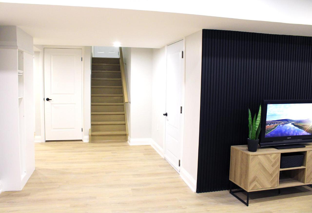 Urban Haven: 2BR/2BA+Office, Kitchen, Dining - Chambres d’hôtes