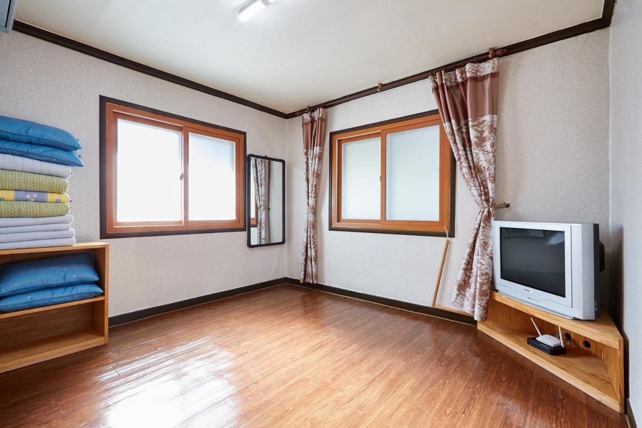 Family Room 1