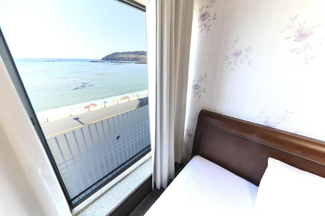 Double Room with Sea View 2