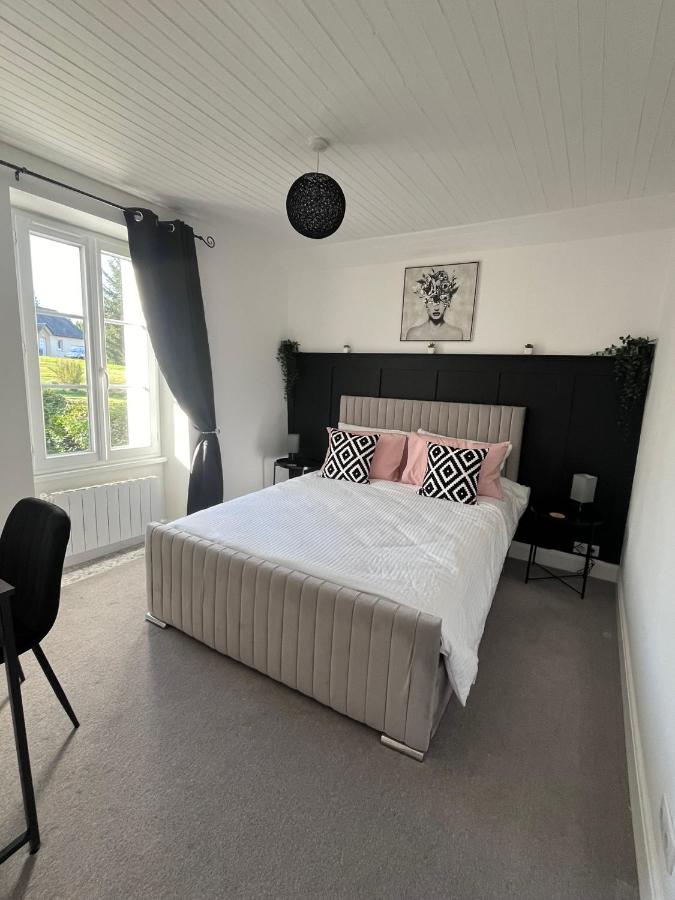 Kamer met Queensize Bed en Uitzicht op de Tuin