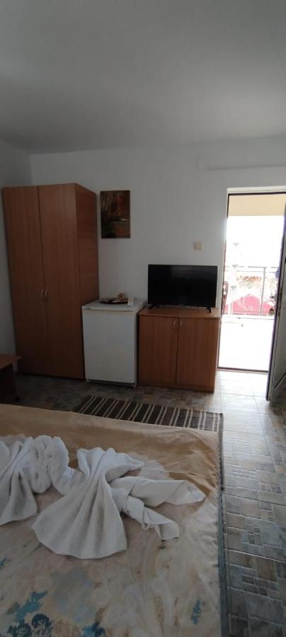 Deluxe Room (2 Adults + 1 Child)