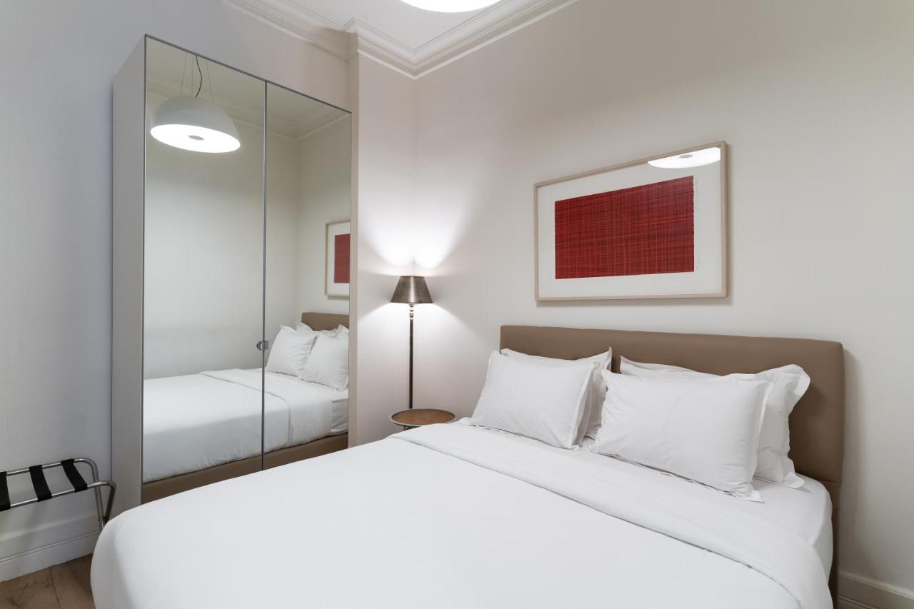 One-Bedroom Apartment with Kitchenette
