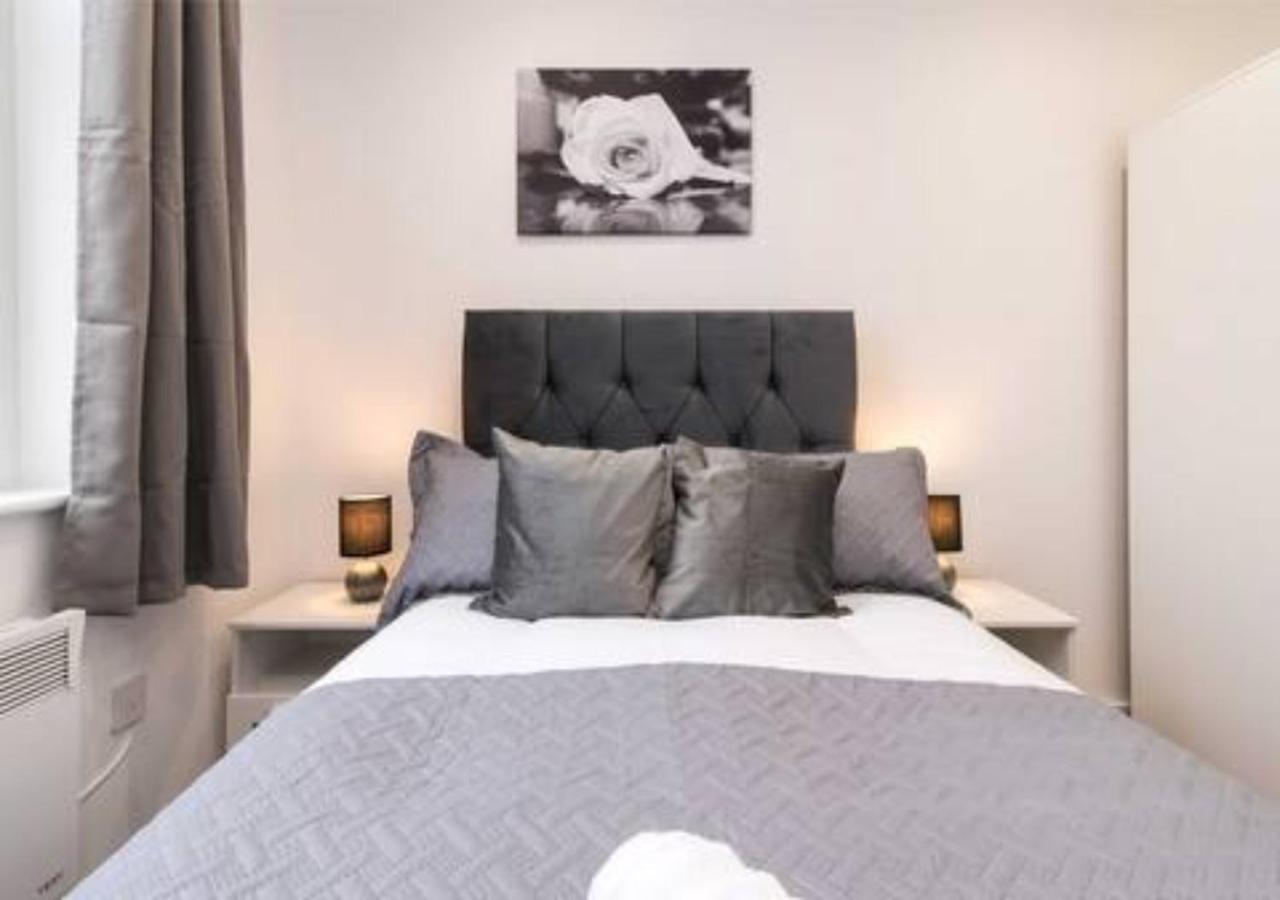B&B Stoke-on-Trent - Webberley Stylish and Spacious Studio Unit in Stoke on Trent - Bed and Breakfast Stoke-on-Trent