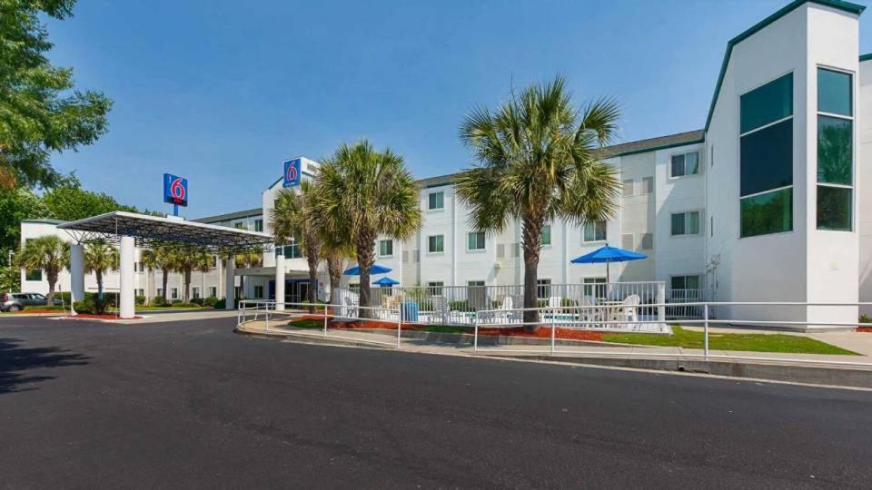 B&B Columbia - Motel 6 - Bed and Breakfast Columbia