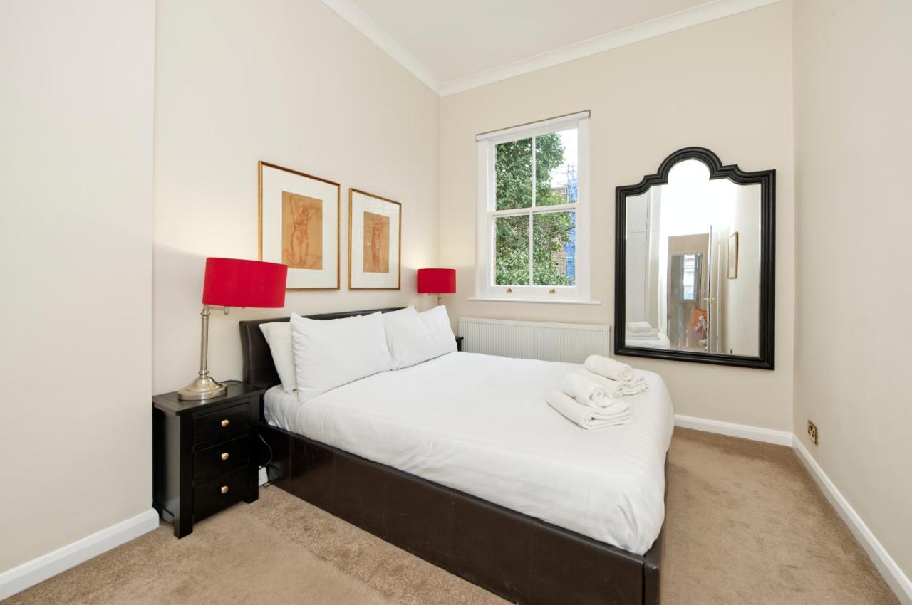 Flying The Flag For Earl's Court by UnderTheDoormat - Ferienwohnung London