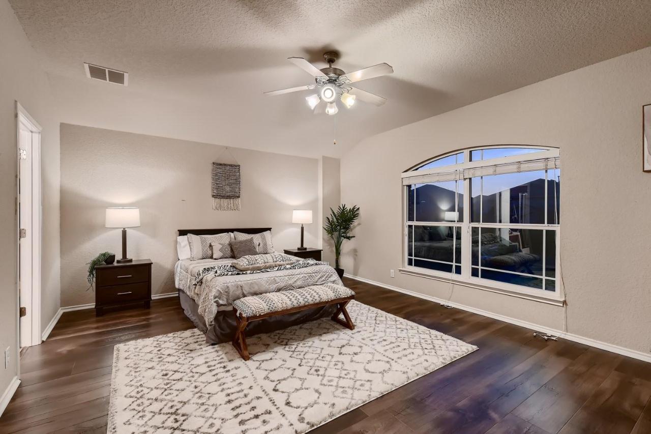 Lxry 4 BR, Heated Pool, Spa, near attrns (St1) - B&B San Antonio