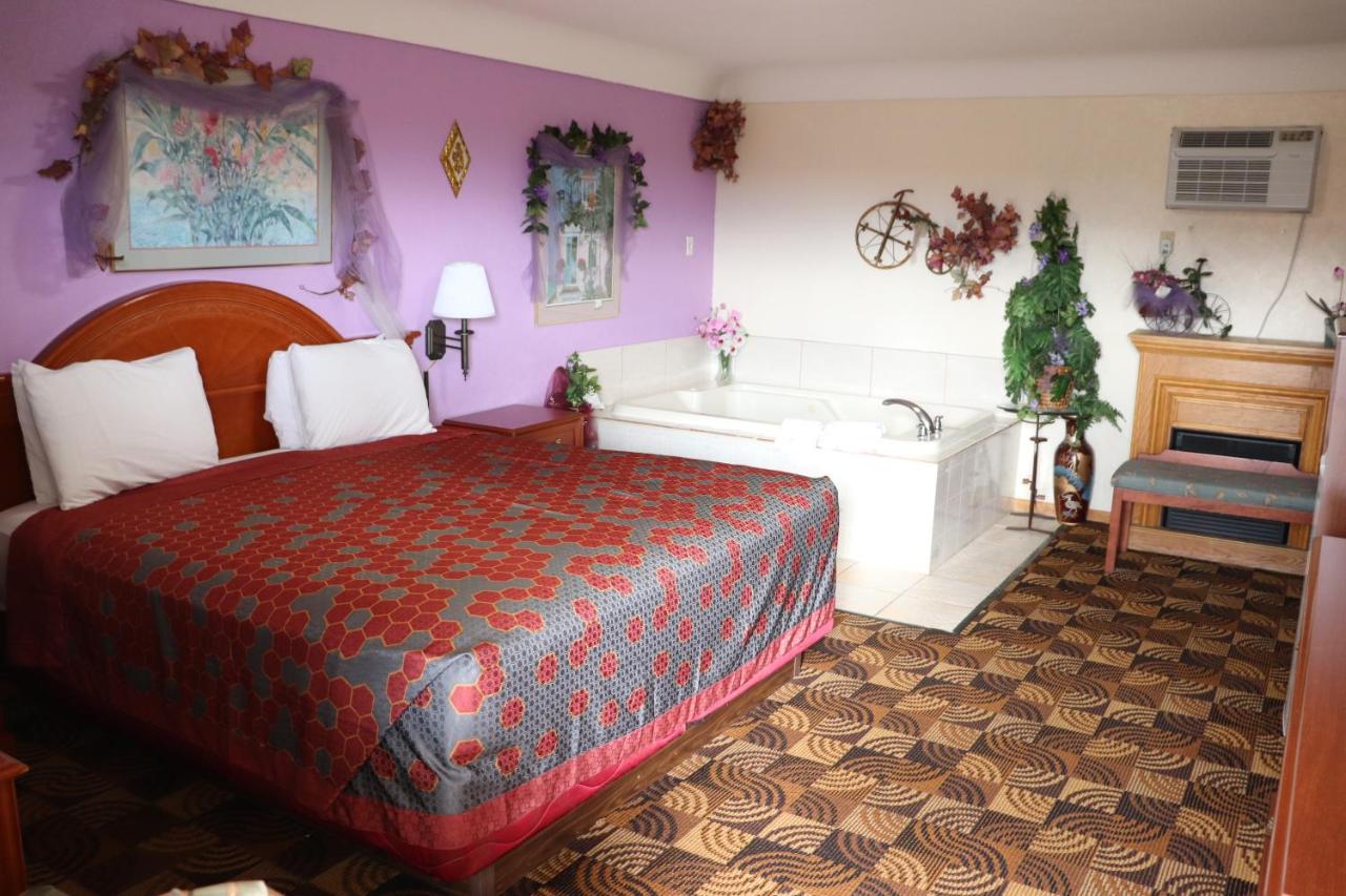 Honeymoon Suite King Bed