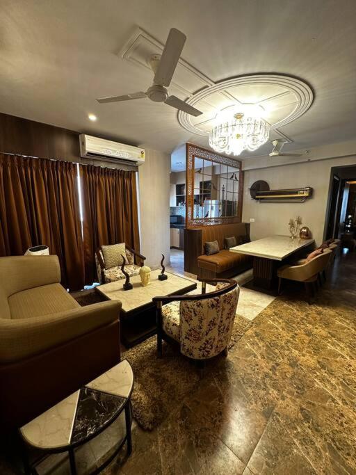 B&B Ghaziabad - 3-BHK with pool & highway view. - Bed and Breakfast Ghaziabad