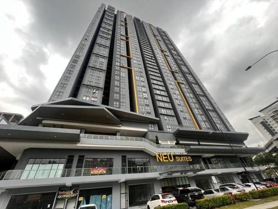 Neu Suite Ampang, LRT Jelatek, Gleneagles Hospital - B&B
