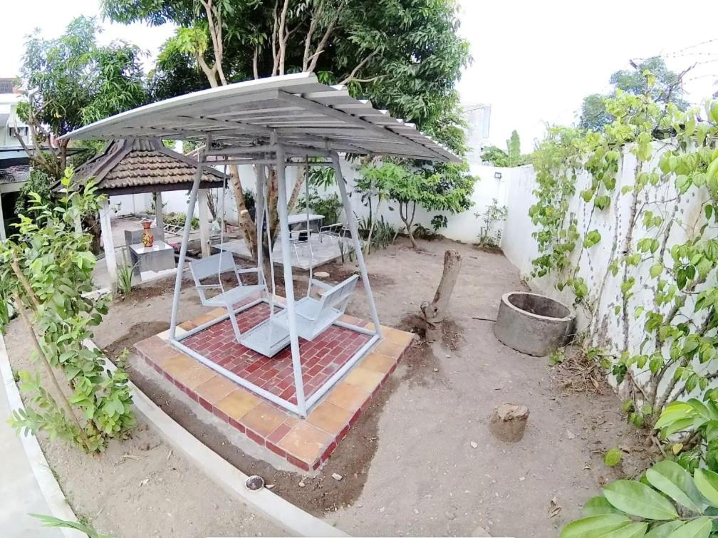 Guest House MW 46 by NmRooms - B&B Yogyakarta