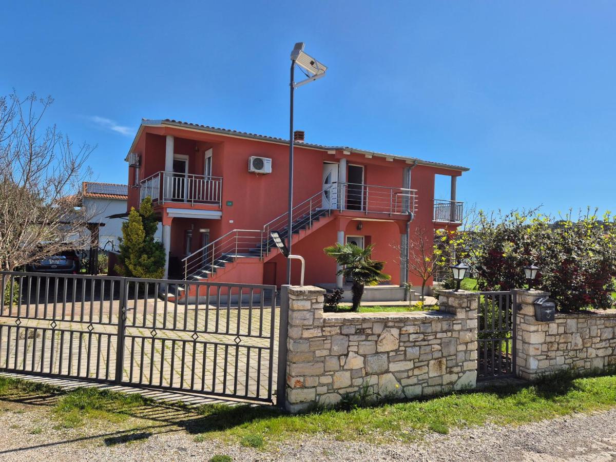 2 Apartment in Vila Marica - Bed and Breakfast Pula