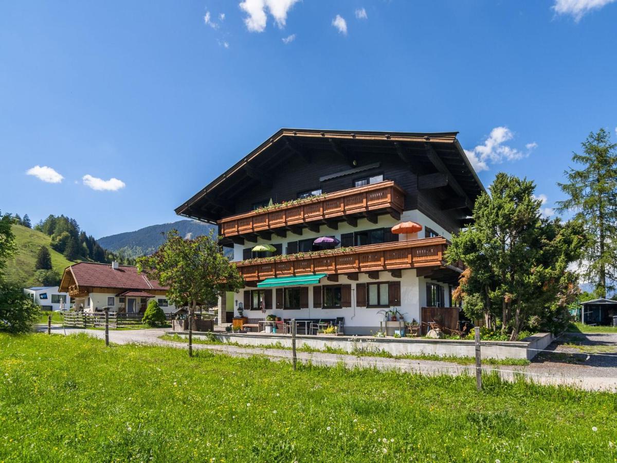 B&B Maishofen - Contemporary Apartment in Maishofen near Ski Area - Bed and Breakfast Maishofen