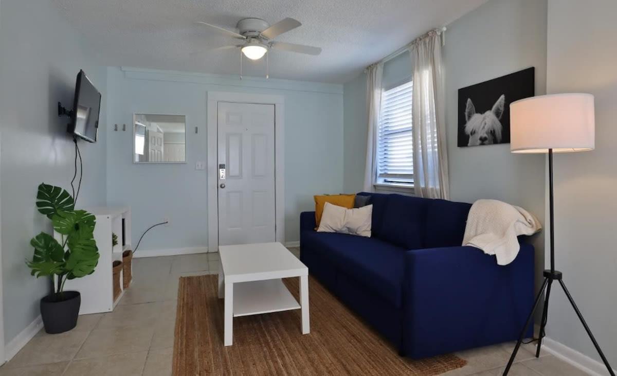 B&B Jacksonville Beach - Cozy 1BR Beach Hideaway - One block to beach - Bed and Breakfast Jacksonville Beach