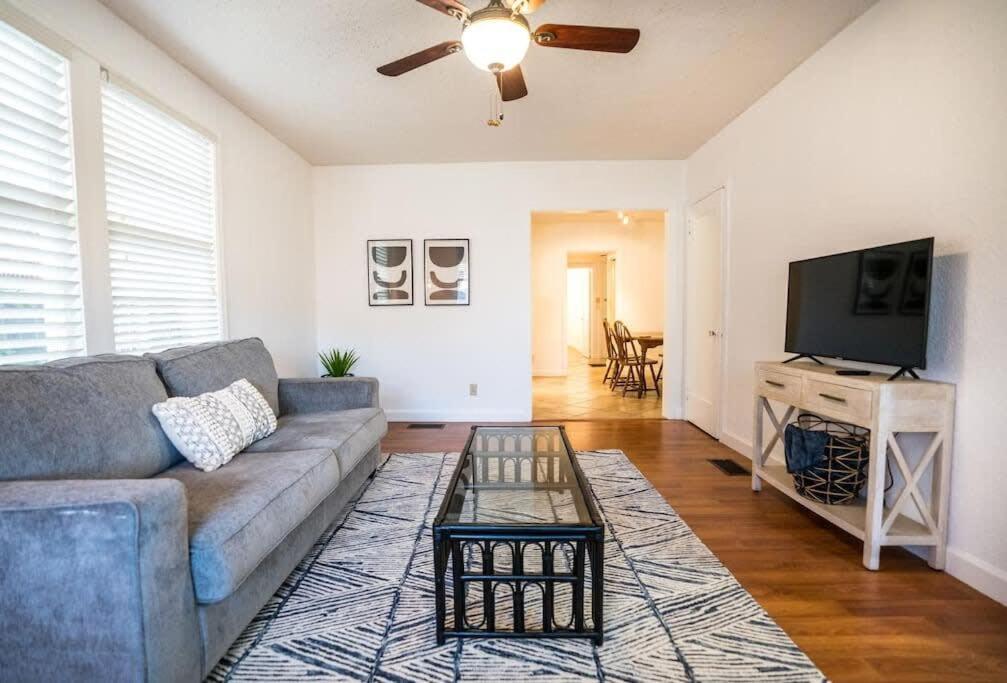 Charming Riverside Retreat 1 1 - Near 5 Points #1 - B&B