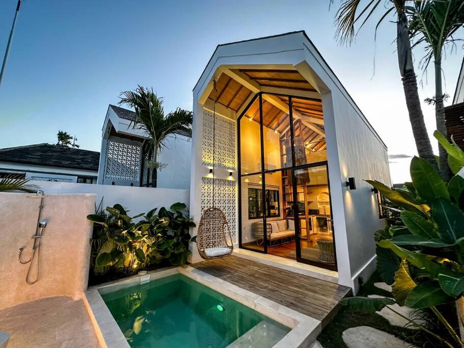 Tiny Villa Nyanyi - Architectural House 4 mins from Beach - B&B