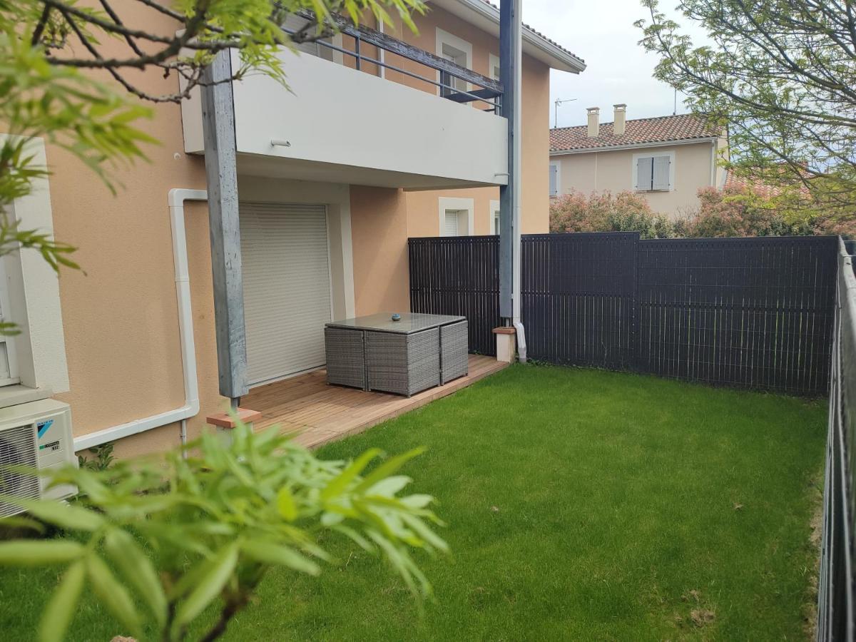 T2 avec jardin Proche AÉROPORT, AIRBUS, MEET (parc des expositions) - B&B Daux