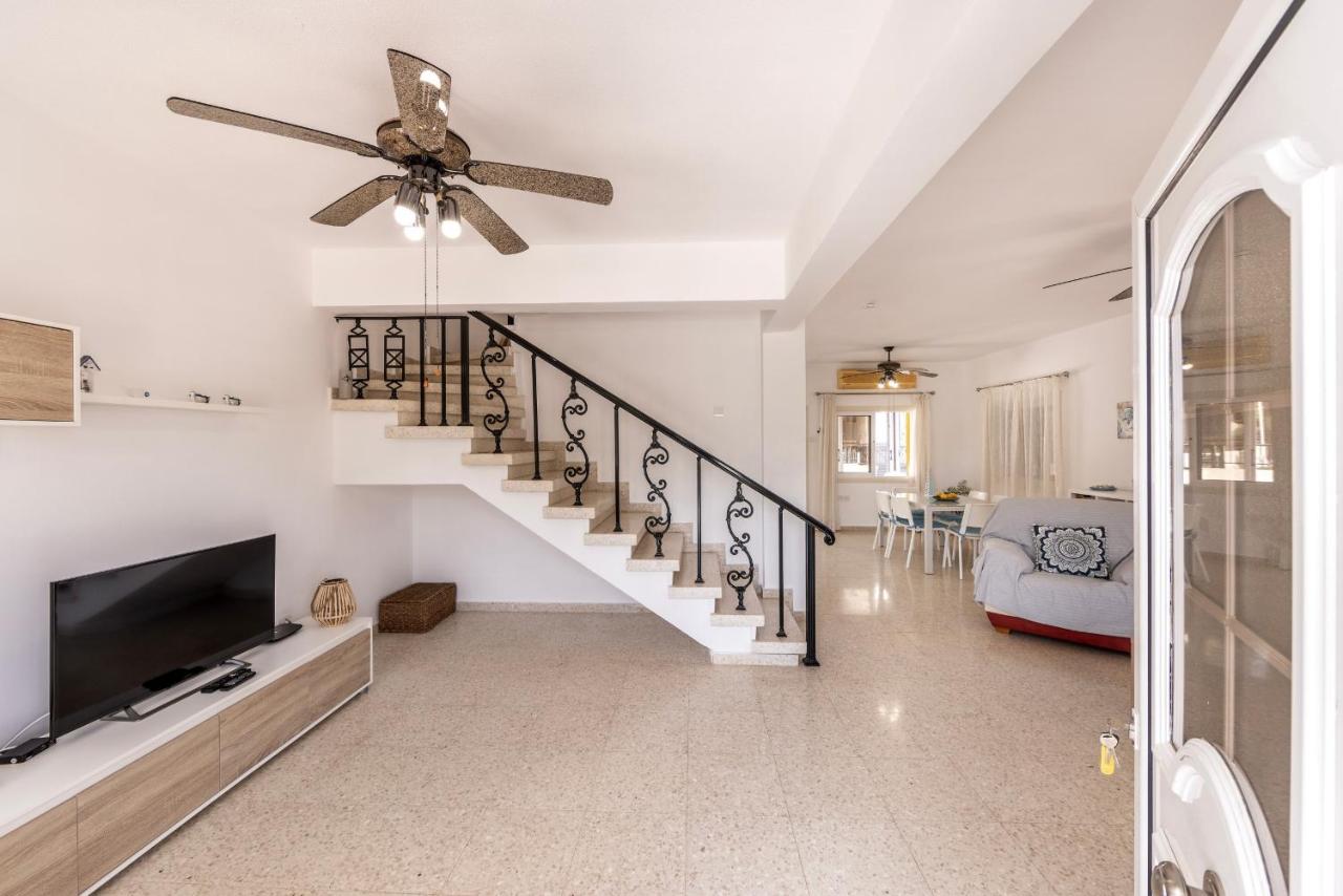 Ayia Thekla Sea Breeze Villa - B&B