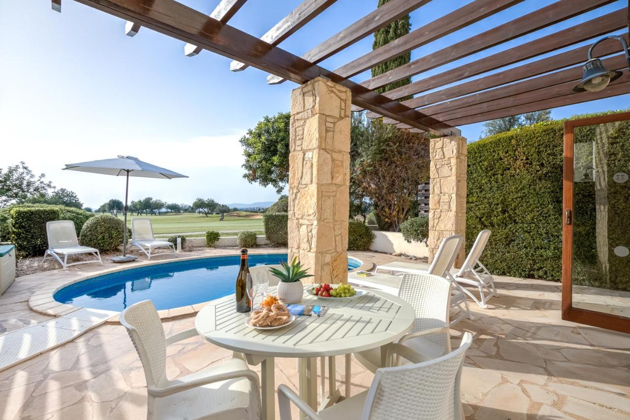 B&B Kouklia - 2 bedroom Villa Kornos with private pool and golf views, Aphrodite Hills Resort - Bed and Breakfast Kouklia