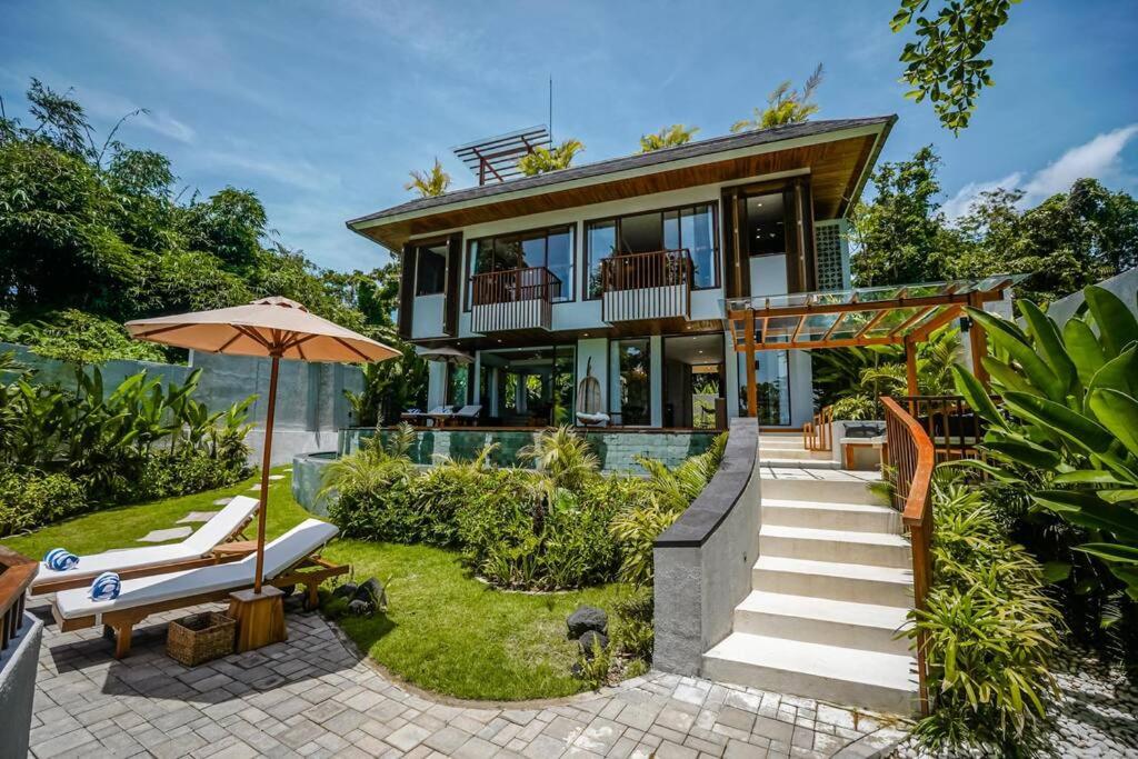 Villa Berramah - Tropical Retreat Rooftop Villa near Tanah Lot - Bed and Breakfast Tanah Lot