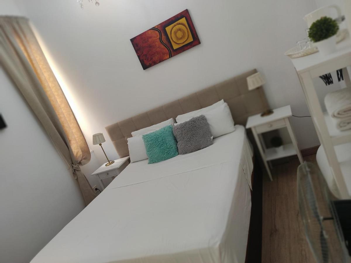 Standard Queen Room with Private Internal Bathroom