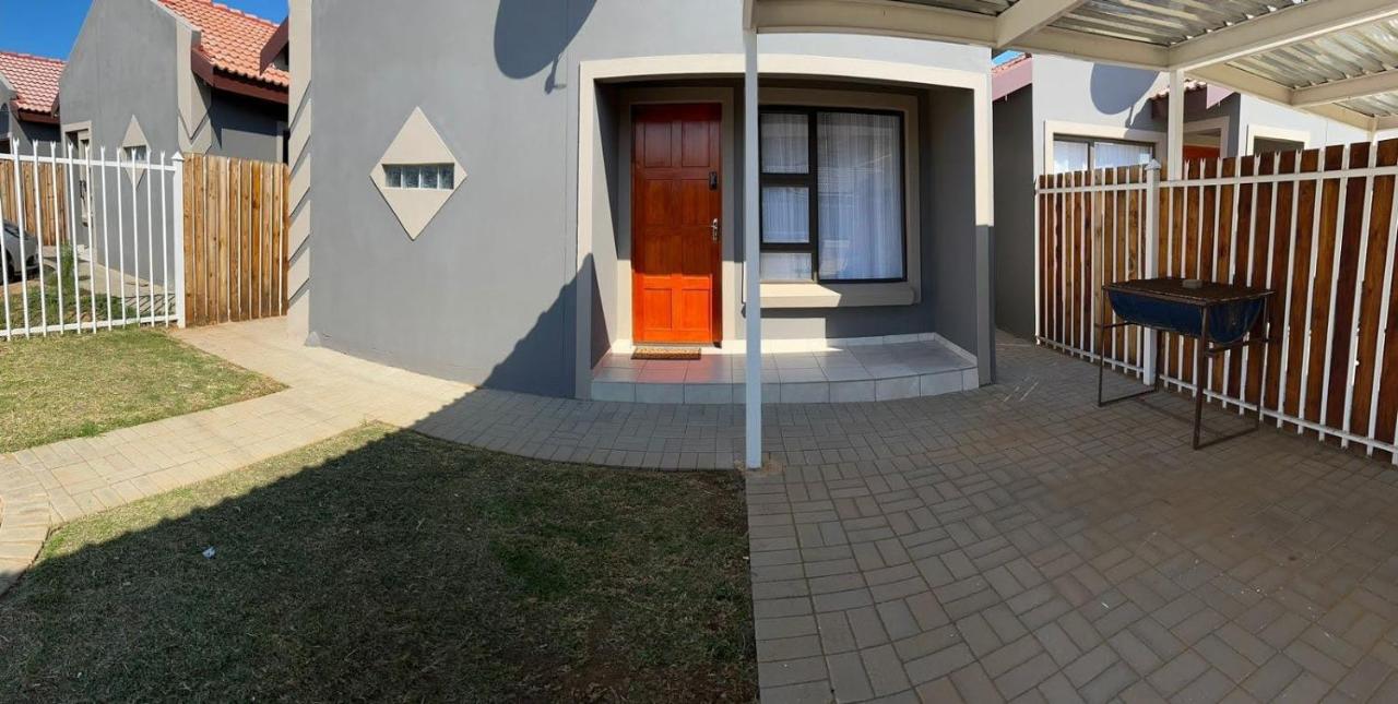 B&B Bloemfontein - MV self-catering Linden - Bed and Breakfast Bloemfontein