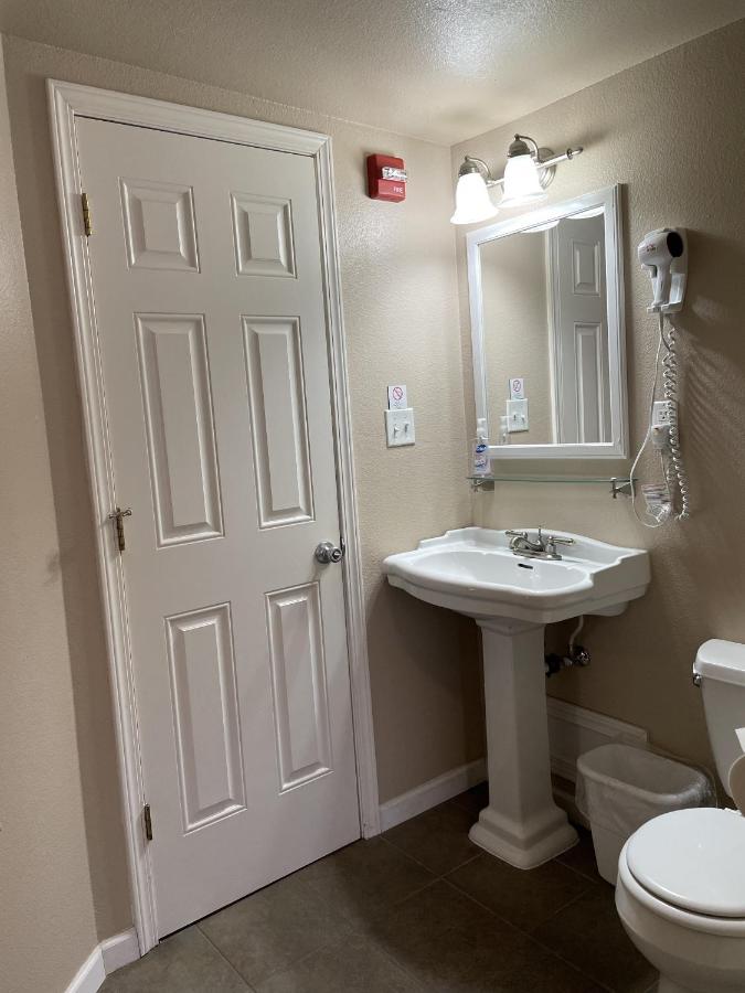 Economy Dreibettzimmer mit Gemeinschaftsbad