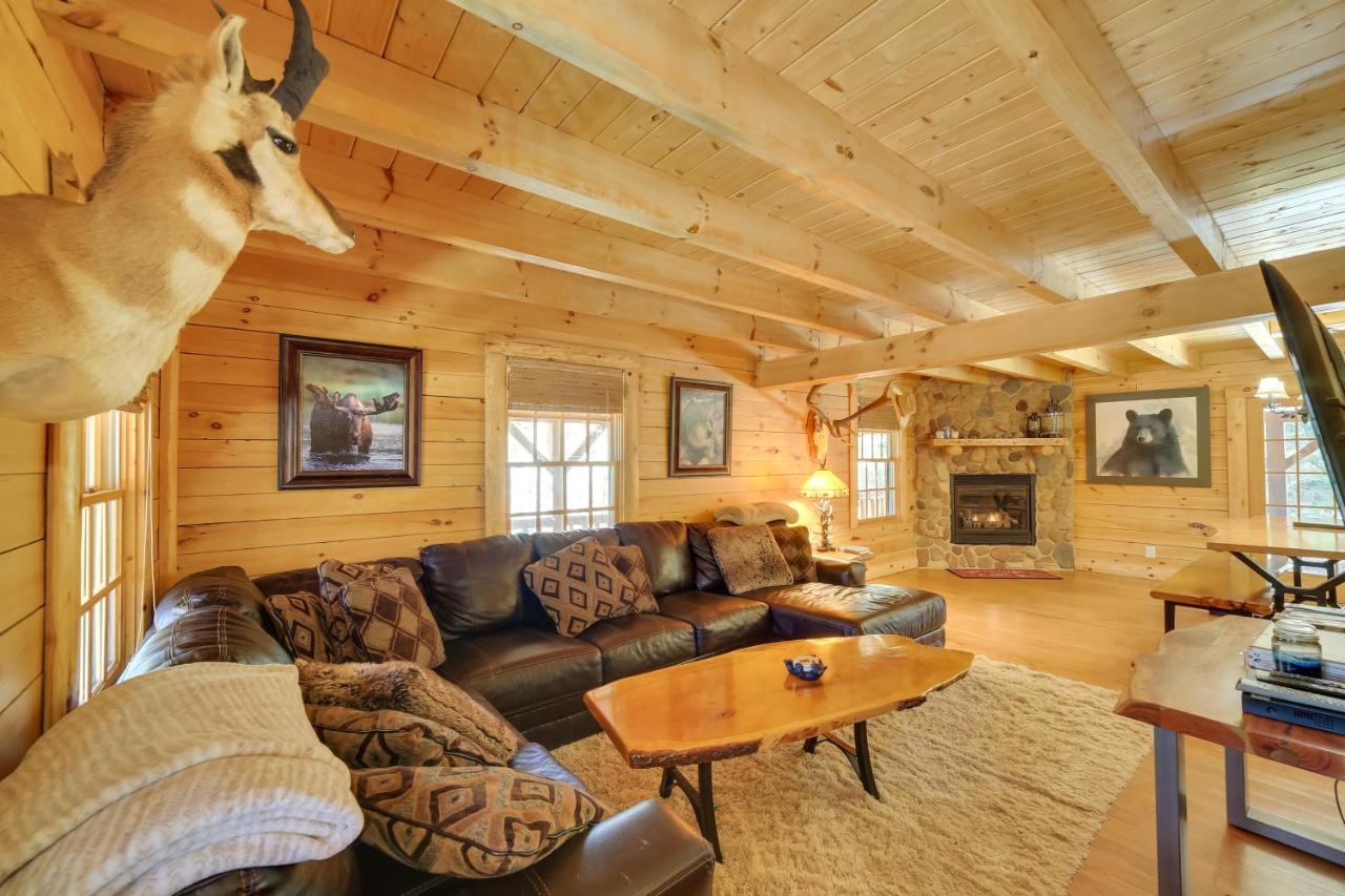 Newberry Vacation Rental Less Than half Mi to Lake Superior - B&B Newberry