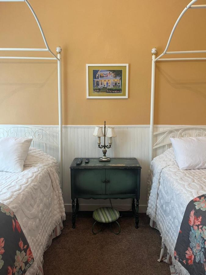Twin Room with Shower
