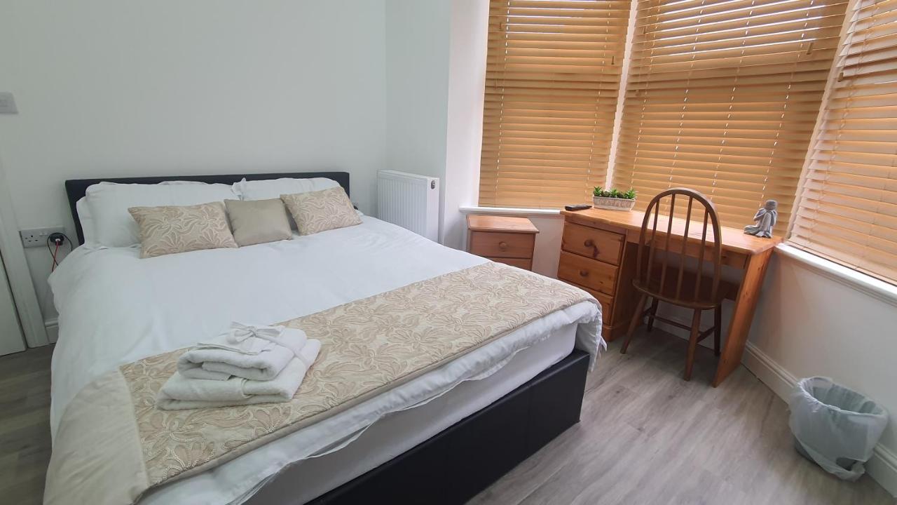 B&B Wellingborough - Highfield House - Bed and Breakfast Wellingborough