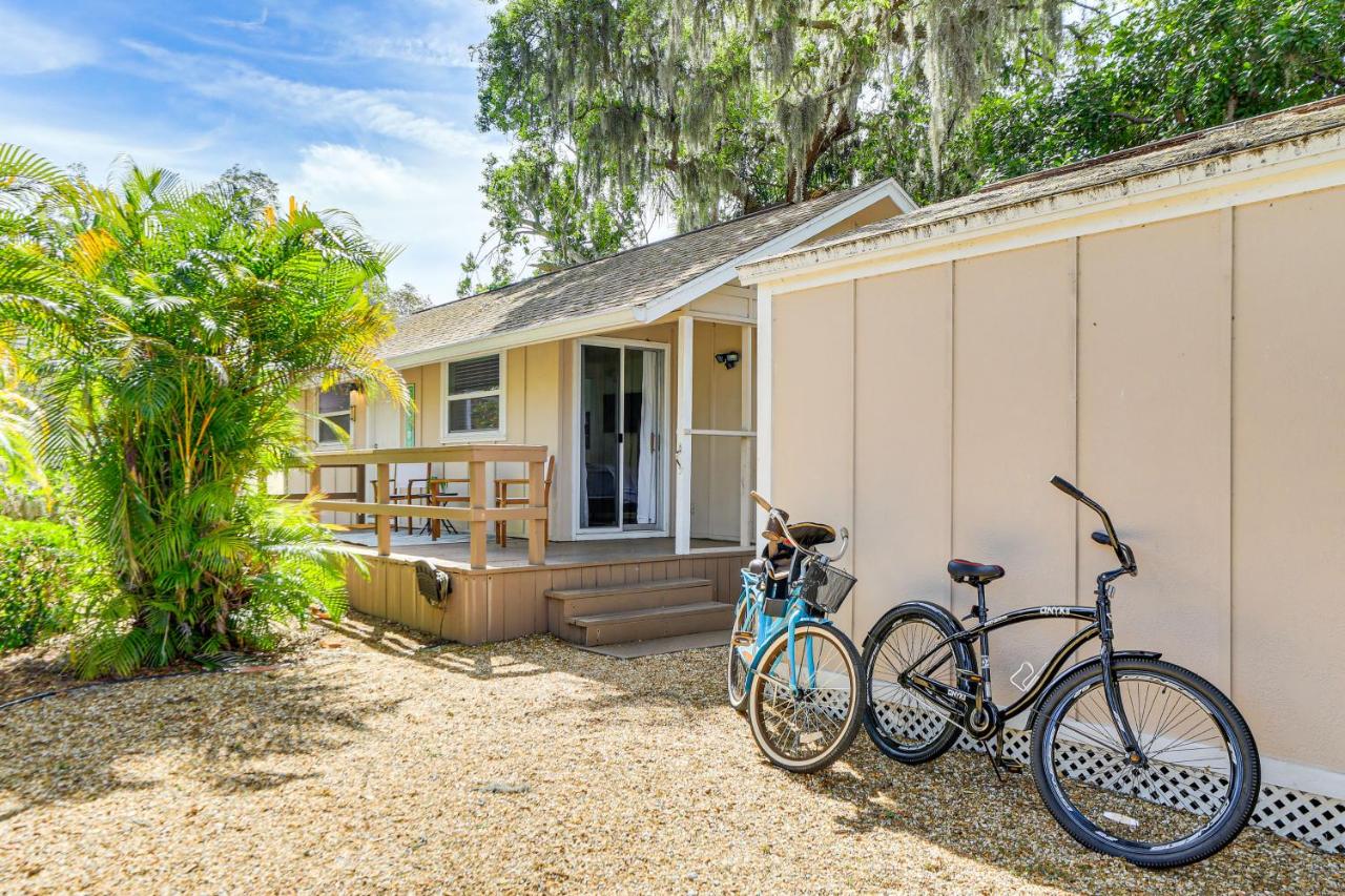 Inviting Sarasota Cottage 5 Mi to Beach Access! - Bed and Breakfast Sarasota