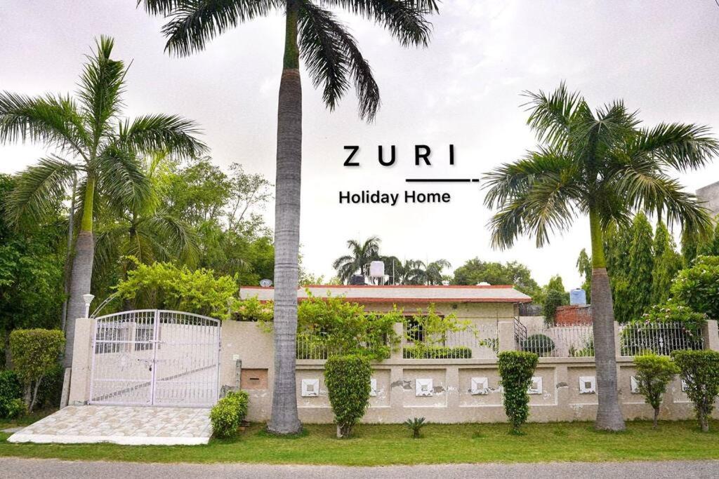 Zuri Holiday Home - B&B
