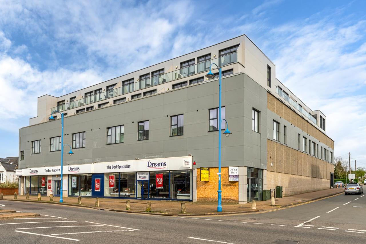 Potters Bar - FREE Parking - Private Bathroom - Netflix - 4 mins walk to station - 20 mins DIRECT TRAINS TO LONDON - Ferienwohnung