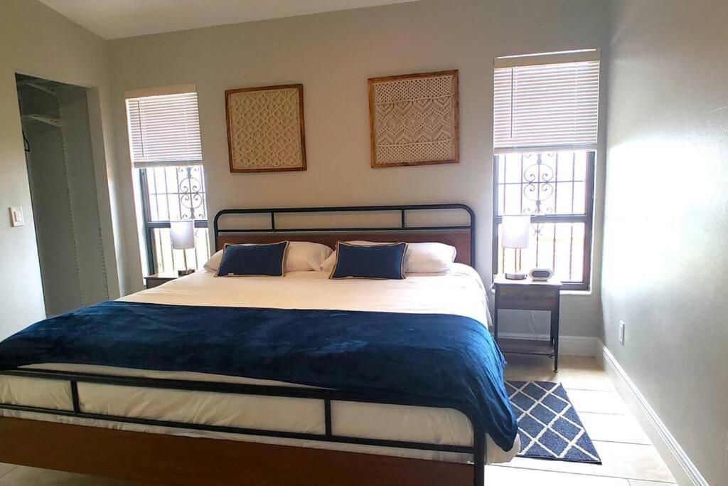 Hidden Gem Home in Sarasota, UTC Mall, Nathan Benderson Park, Siesta Key Beach - B&B Sarasota