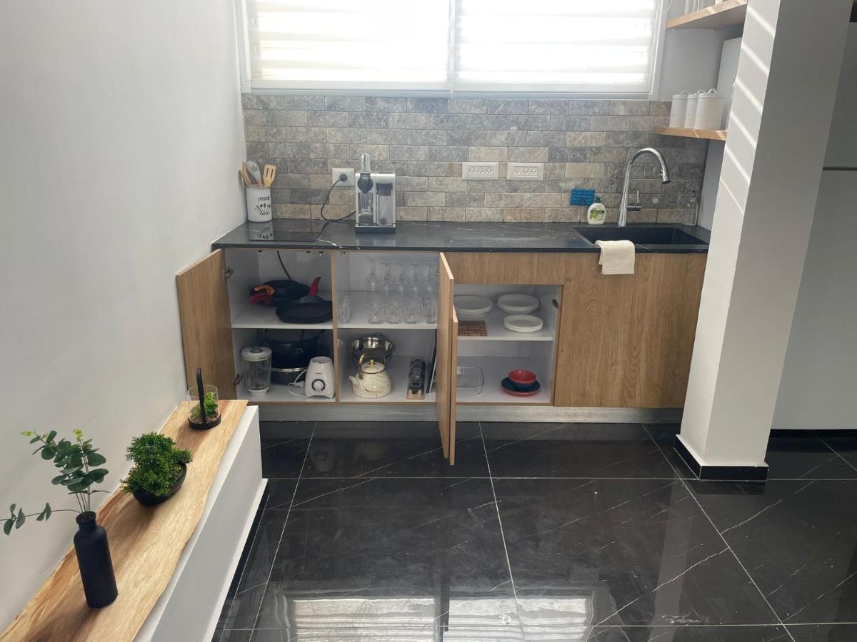 B&B Bat Yam - רגע מהים, מתל-אביב ומהרכבת הקלה - Bed and Breakfast Bat Yam