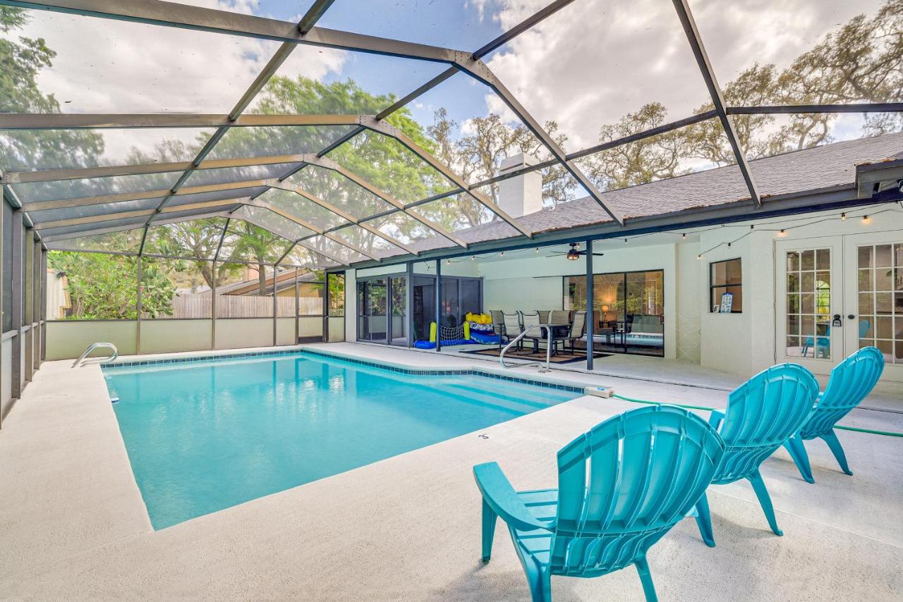 Spring Hill Retreat with Pool 7 mi to Weeki Wachee! - Ferienwohnung