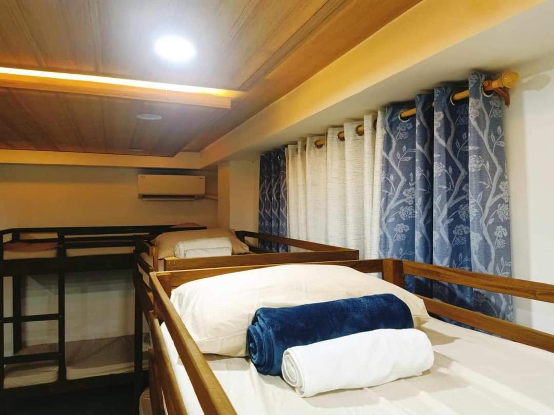 Mixed Dormitory Room