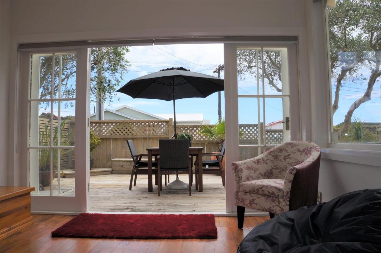 B&B New Plymouth - The Buller Bungalow You Will Fall In Love - Bed and Breakfast New Plymouth