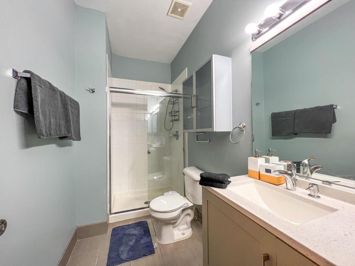 Pool Table, PingPong, Arcade, 2-Car Parking, 3 Floors! - B&B Chicago