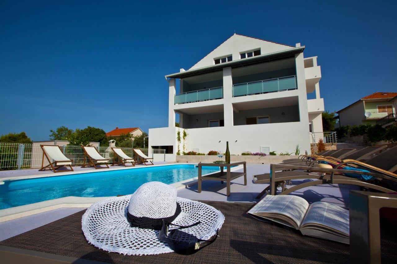 Villa Anadi - Ferienwohnung Okrug Donji