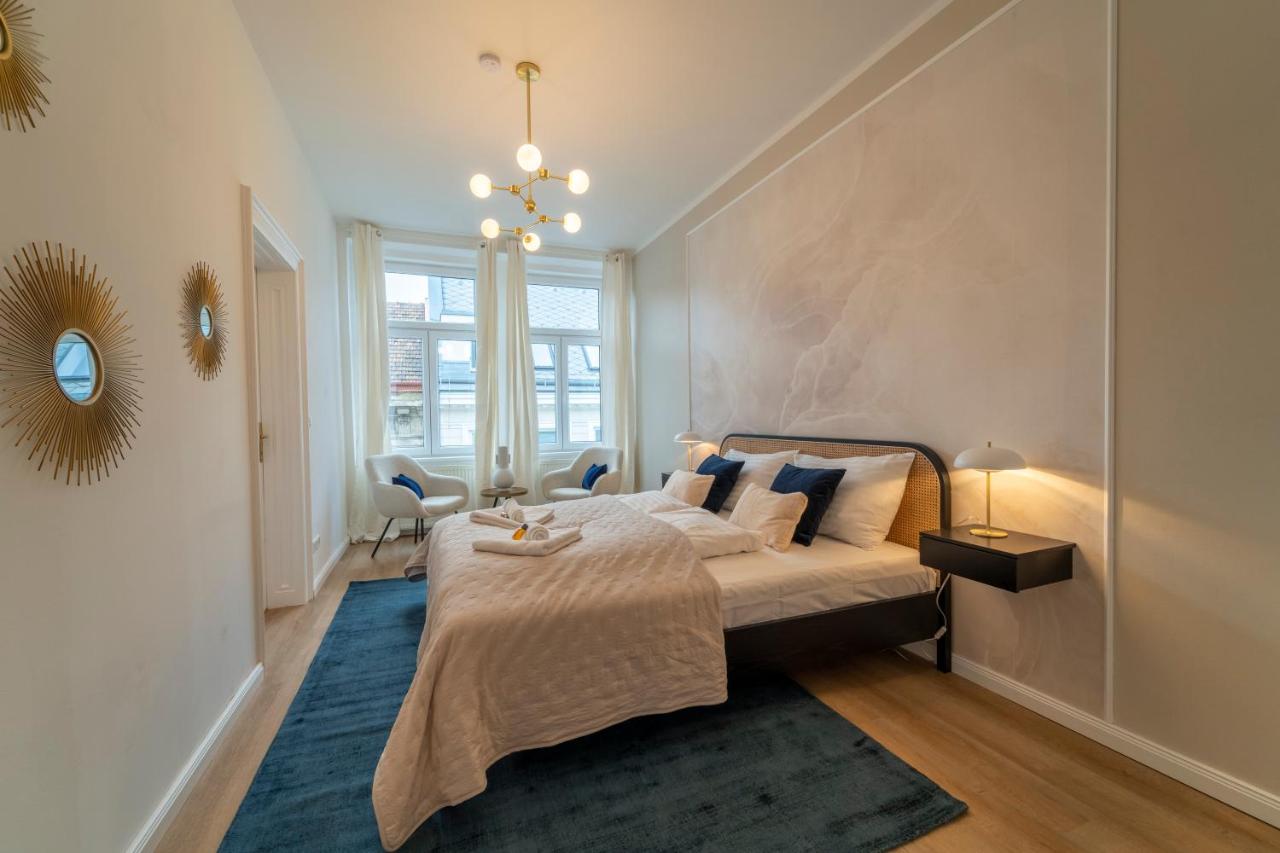 josef's home I Premium Apartment I Easy Transport - Bed and Breakfast Wenen