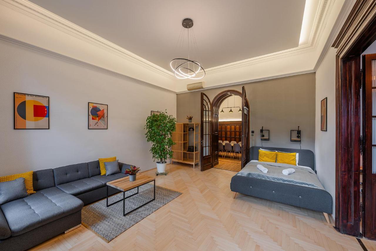 Liszt Modern Chic Apartment - Bed and Breakfast Boedapest