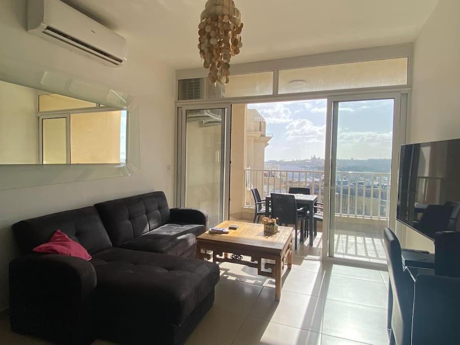 Central Sliema 3bdr. Apartment - Bed and Breakfast Sliema