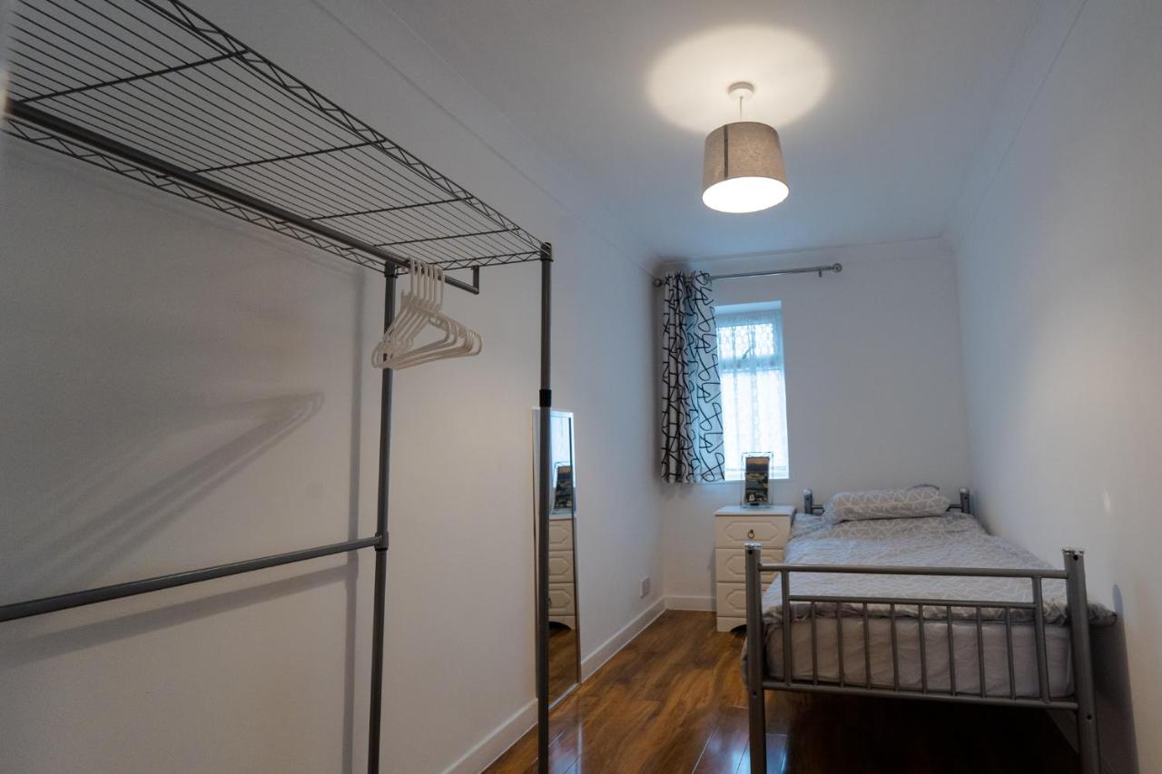 Freshly Renovated Apartment on High Street - Ferienwohnung Saltdean