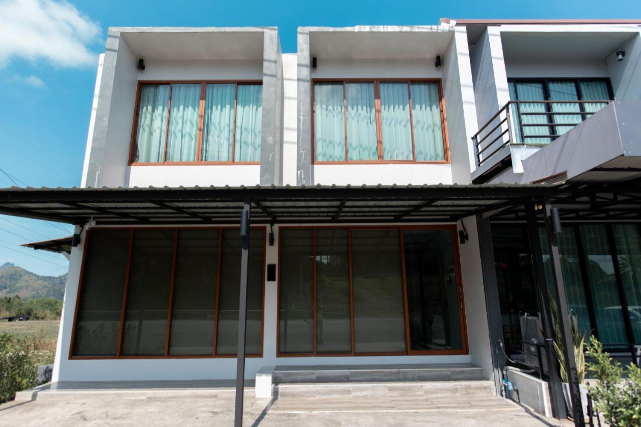 dham villa ธาม วิลล่า - B&B