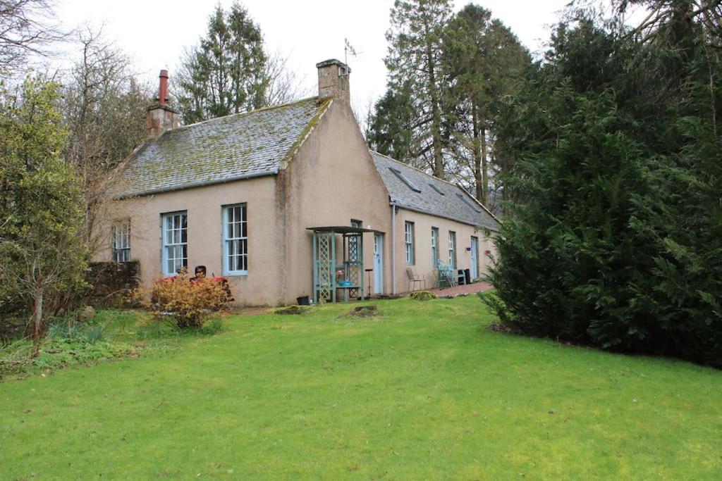 B&B Insch - Cosy Cottage in the Grounds of a Scottish Castle - Bed and Breakfast Insch