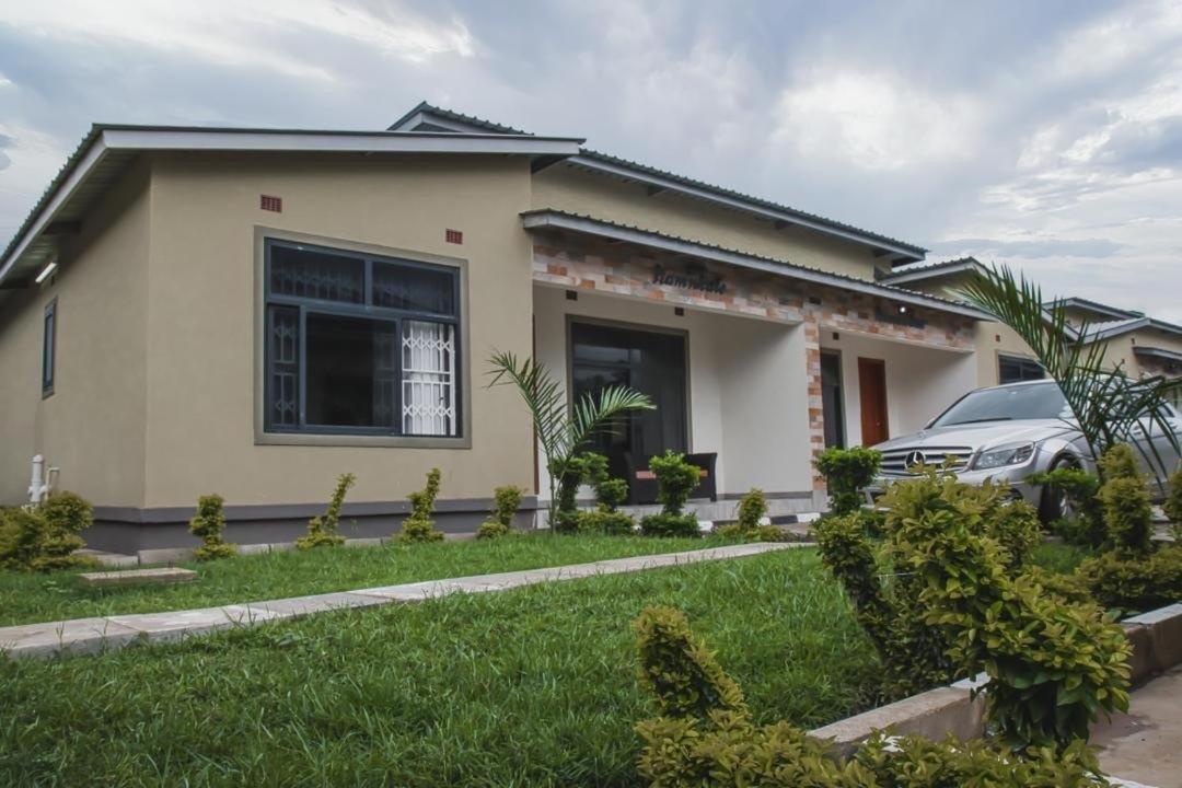 Kumwitu Luxury Apartments - B&B Lusaka