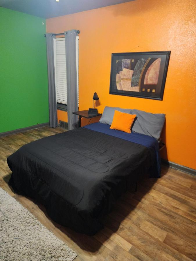 B&B Dallas - COZY PRIVATE ROOM #2 - Bed and Breakfast Dallas