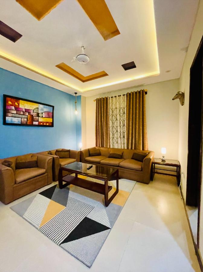 B&B Islamabad - Own It Apartment Brown - Bed and Breakfast Islamabad